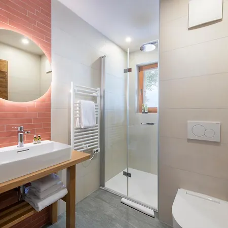 Papill'on - Boutique Hotel *